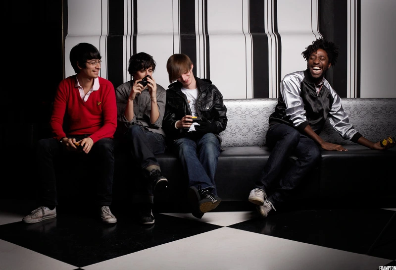 Bloc Party sa vracajú s albumom „Anatomy of a Brief Romance" produkovaným Trevorom Hornom