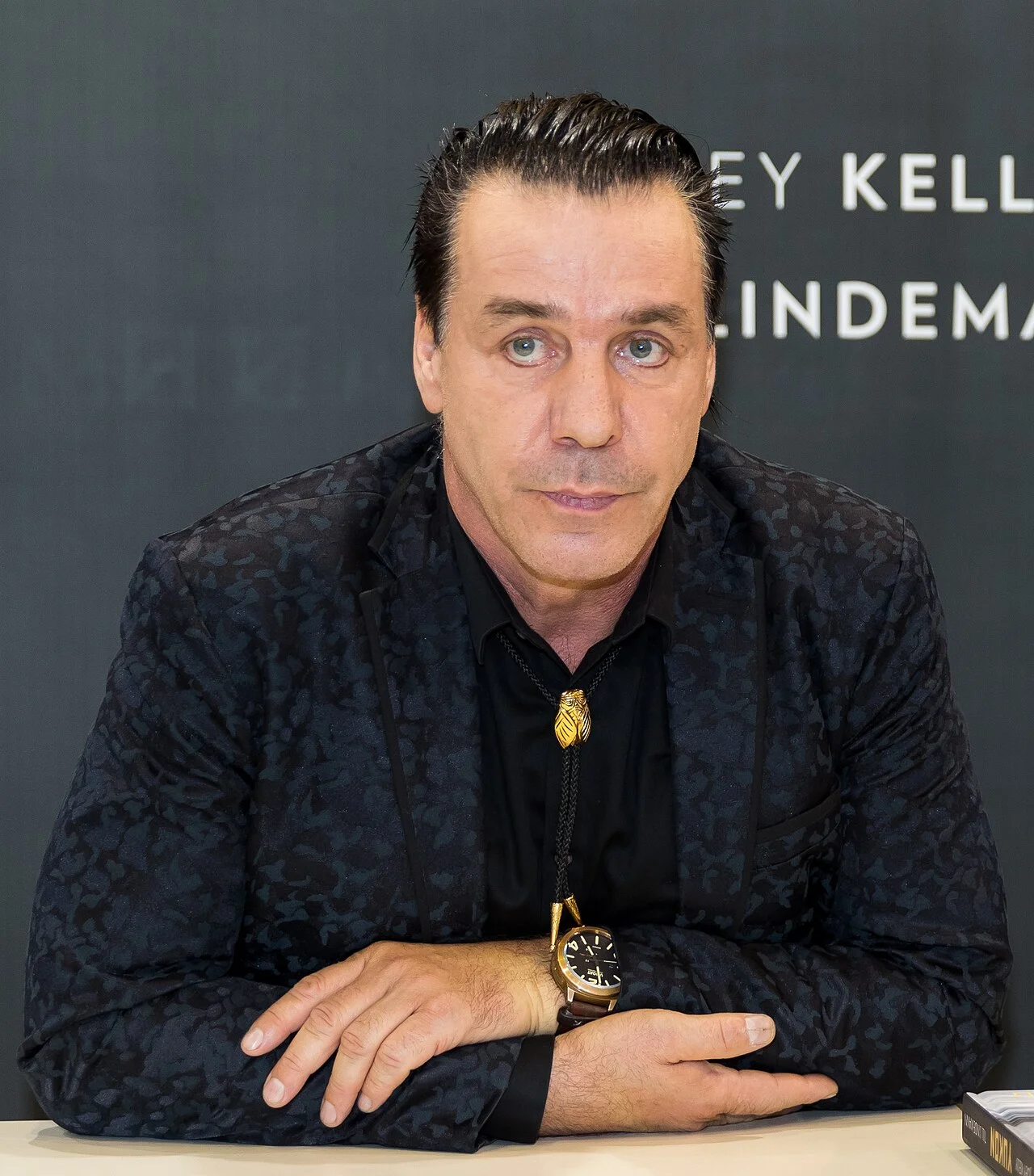 Till Lindemann vydal video „Übers Meer“ — prvú ukážku z koncertného albumu „Live In Krakow“