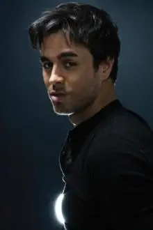 Enrique Iglesias - Photo_TOBS4_300CMYK.jpg