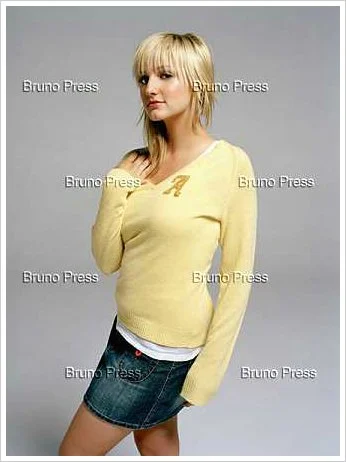 Ashlee Simpson - 19.jpg