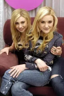 Aly & Aj - alyson-michalka_dot_net-cdusa2006mar-008.jpg