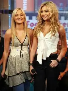 Aly & Aj - aly-and-aj-rich-400a071807.jpg