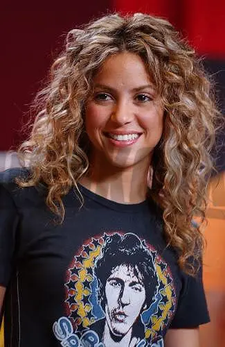 Shakira - shakirad.jpg