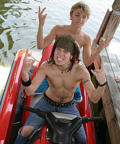 Us5 - Richie,Izzy.jpg