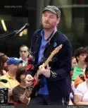 Coldplay - jonny-buckland-chris-martin-of-coldplay-performs-on-nbcs-today-show-morning-concert-series-june-27-2008-1wKNL8.jpg