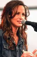 Speváčka Chely Wright sa zosobášila so svojou partnerkou
