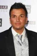 Peter Andre sa zotavuje po operácii