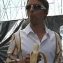 Muse - une-banane-avant-le-concert.jpg