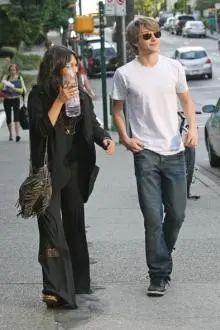 Sterling Knight - Vanessa+out+Sterling+Knight+Vancouver+1wOgVecYp8ml.jpg