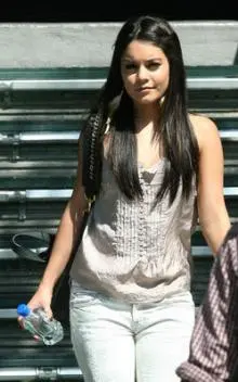 Vanessa Hudgens - normal_1wv_(6).jpg