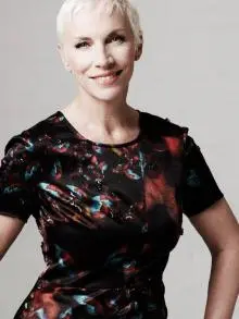 Annie Lennox - 74017_460870604588_6216464588_5271351_6386210_n.jpg