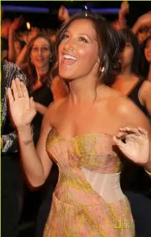 Ashley Tisdale - ashley-tisdale-emma-roberts-pcas-16.jpg