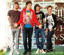 Youmeatsix - you_me_at_six_backstage_1951309.jpg