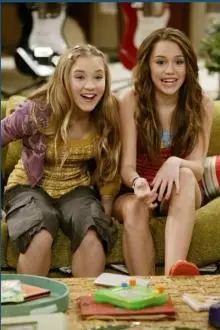 Emily Osment - hm-miley-and-lily-9291597-486-731.jpg