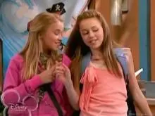 Emily Osment - miley-cyrus_dot_com-hannahmontana-ep1caps217.jpg