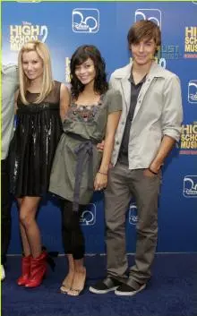 Ashley Tisdale - zac-efron-vanessa-hudgens-24.jpg