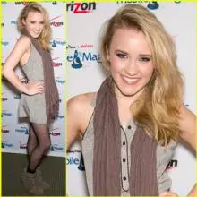 Emily Osment - emily-osment-experiences-the-magic.jpg