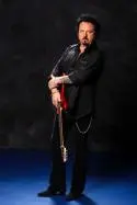 Legendárny gitarista z TOTO predvedie svoje umenie fanúšikom na Slovensku