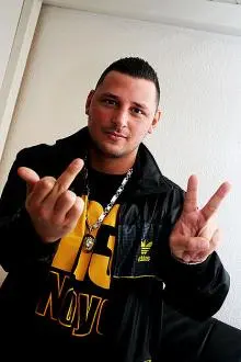 Bass Sultan Hengzt - 02.jpg