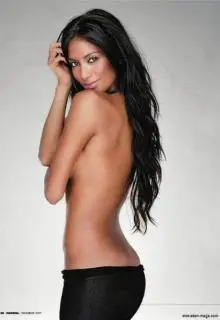 Nicole Scherzinger - hotnicoleblackback.jpg