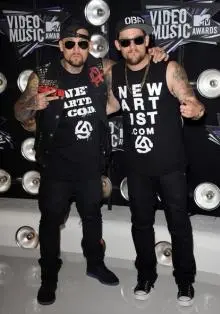 Good Charlotte - 2011+MTV+Video+Music+Awards+PumWF_x2R_Nl.jpg