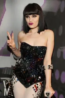 Jessie J - 2011+MTV+Video+Music+Awards+Red+Carpet+2T1aZSjp1Ppl.jpg