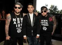 Good Charlotte - 2011+MTV+Video+Music+Awards+Red+Carpet+vpMWURrV96Al.jpg