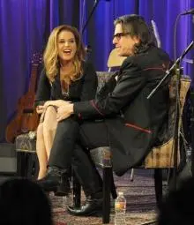 Lisa Marie Presley - 0aXJ27PdXUfio.jpg