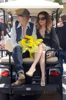 Lisa Marie Presley - Michael+Lockwood+Lisa+Marie+Presley+Arrives+4W92lRWmEl1l.jpg