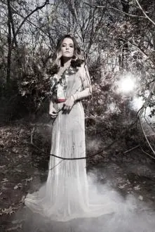 Lisa Marie Presley - lisa_marie_presley_graceland_Greg_Lotus_1.jpg