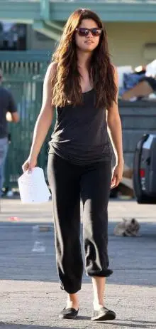 Selena Gomez - 552694_417218918313614_55920053_n.jpg