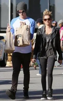 Ashley Tisdale - 430935_468908553144650_1992310109_n.jpg