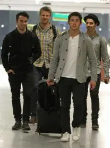 Jonas Brothers - 558050_507751835926988_1384322107_n.jpg