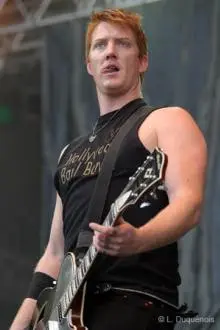 Queens Of The Stone Age - tumblr_kxwkvkqU1e1qarmkmo1_400.jpg