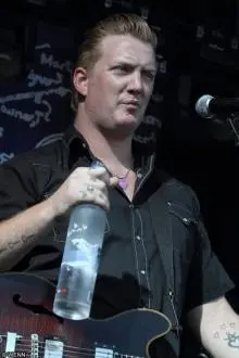 Queens Of The Stone Age - tumblr_m0itgjv6bh1qarmkmo1_500.jpg