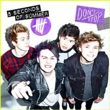 Kapela 5 SECONDS OF SUMMER s novým albem CALM slaví jeden úspěch za druhým. Desce ale chybí X Factor