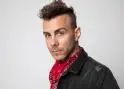 Pozoruhodný izraelský písničkář Asaf Avidan míří 25. října sólově do Prahy