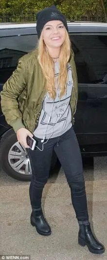 Louisa Johnson - 2E58DA2600000578-3314132-image-m-32_1447264051016.jpg