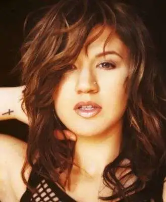 Kelly Clarkson - 768.jpg