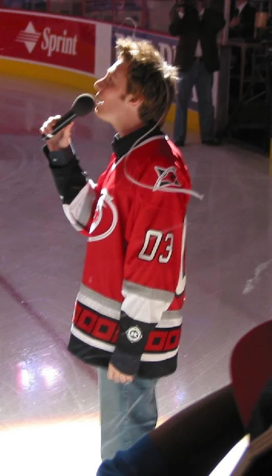 Clay Aiken - hockey09a_jpg.jpg