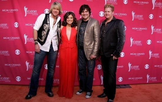 Kelly Clarkson - 15.jpg