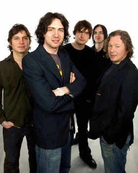 Frontman Snow Patrol spieval 8 rokov s vykĺbenou sánkou