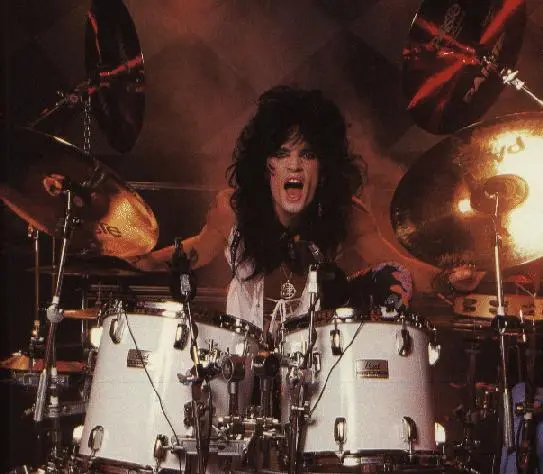 Mötley Crüe - tommytheatre.jpg