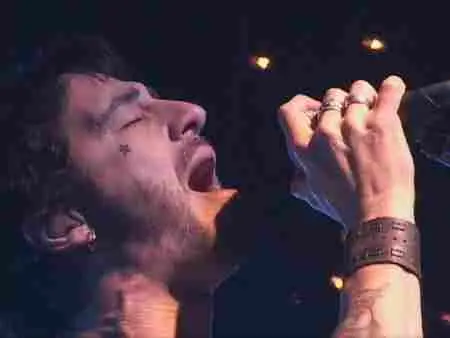 Godsmack - sully_sing_4_Copy.JPG