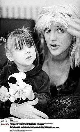 Courtney Love - courtneylovekc7067100om.jpg