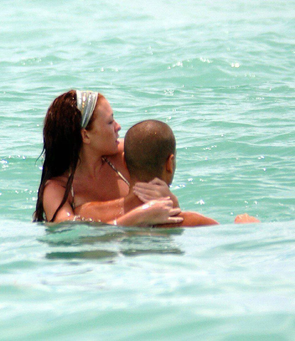 Atomic Kitten - 37222_nh10_122_464lo.jpg