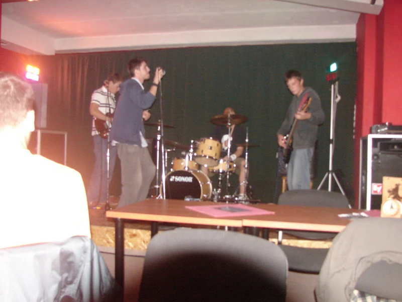 Can Illusion Bees - f_15620105_871c182983434e40bd7e254c1519c8f2.jpg