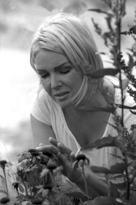 Kim Wilde - gardeningbiography.jpg