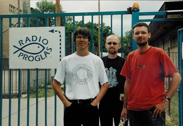 Lingers - radio_proglas.jpg