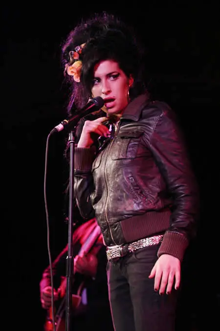 Amy Winehouse - 45.jpg